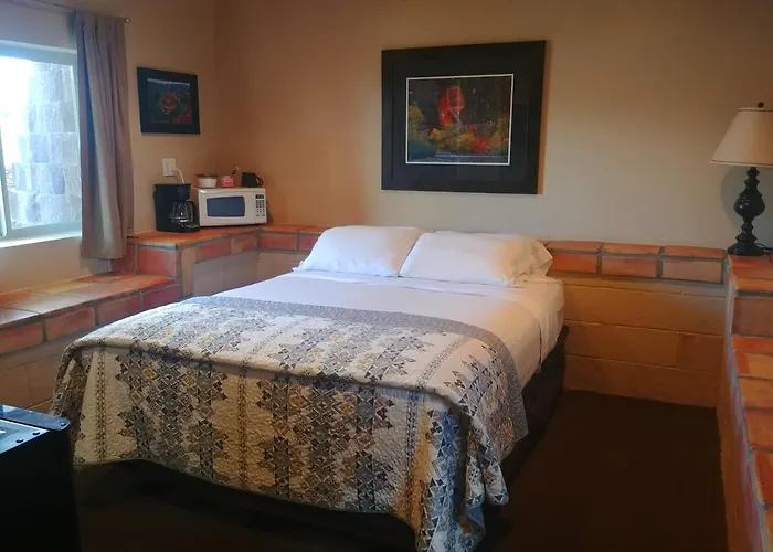 Powell & Hotel Page