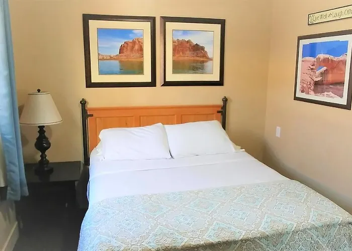 Powell & Hotel Page